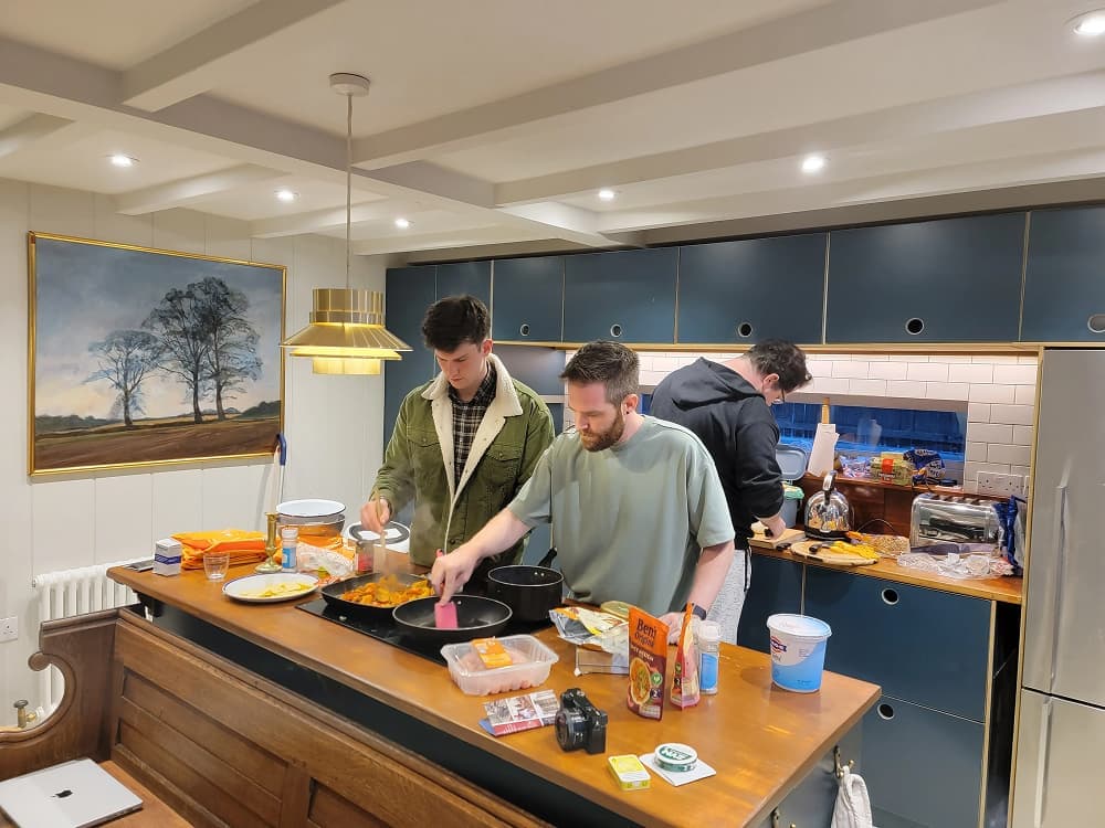 La brigade en cuisine pour le déjeuner