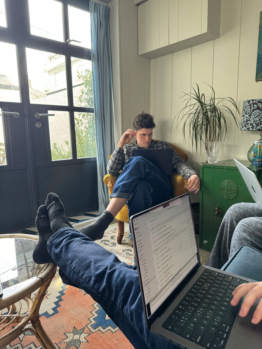 Dom en train de réfléchir à la prochaine feature